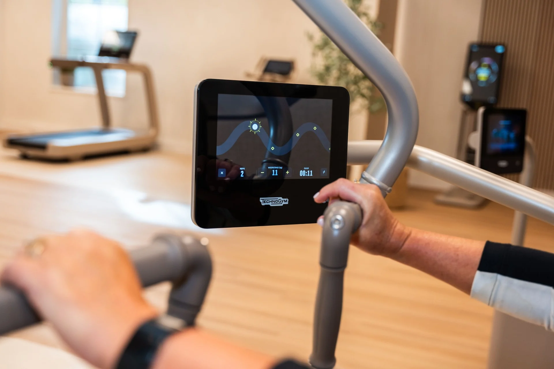 Display van Technogym toestel tijdens workout bij Feel Fit Lochem